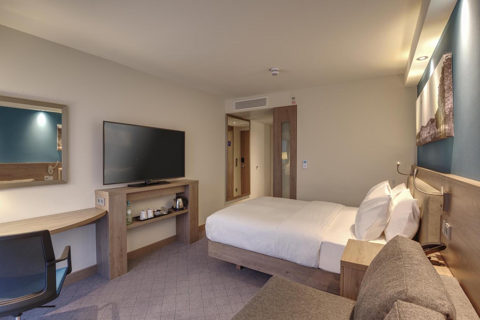 Hampton By Hilton Stuttgart City Centre Exterior foto