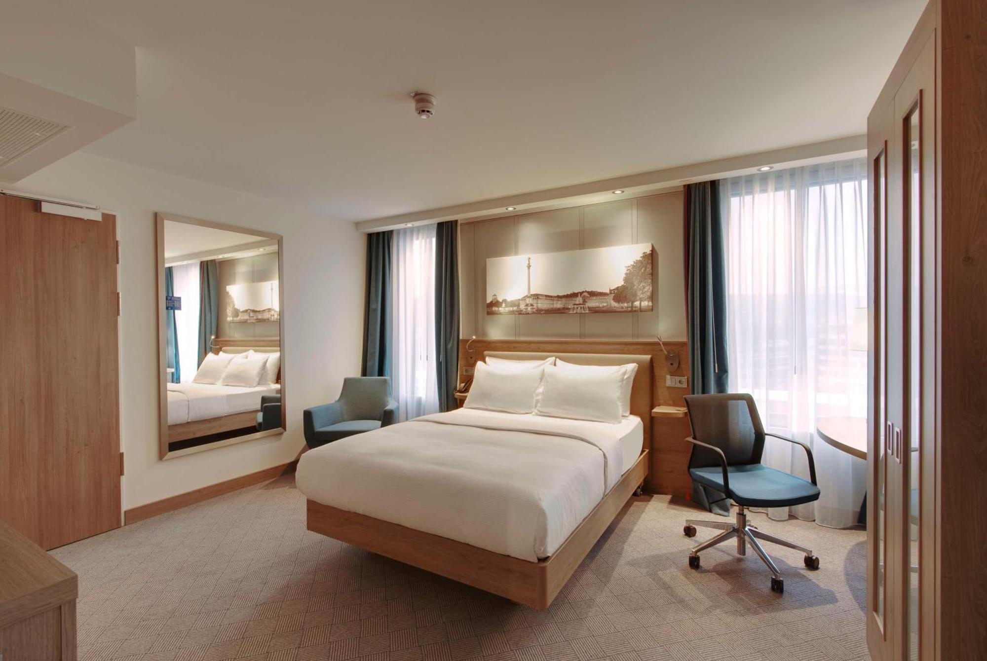 Hampton By Hilton Stuttgart City Centre Exterior foto