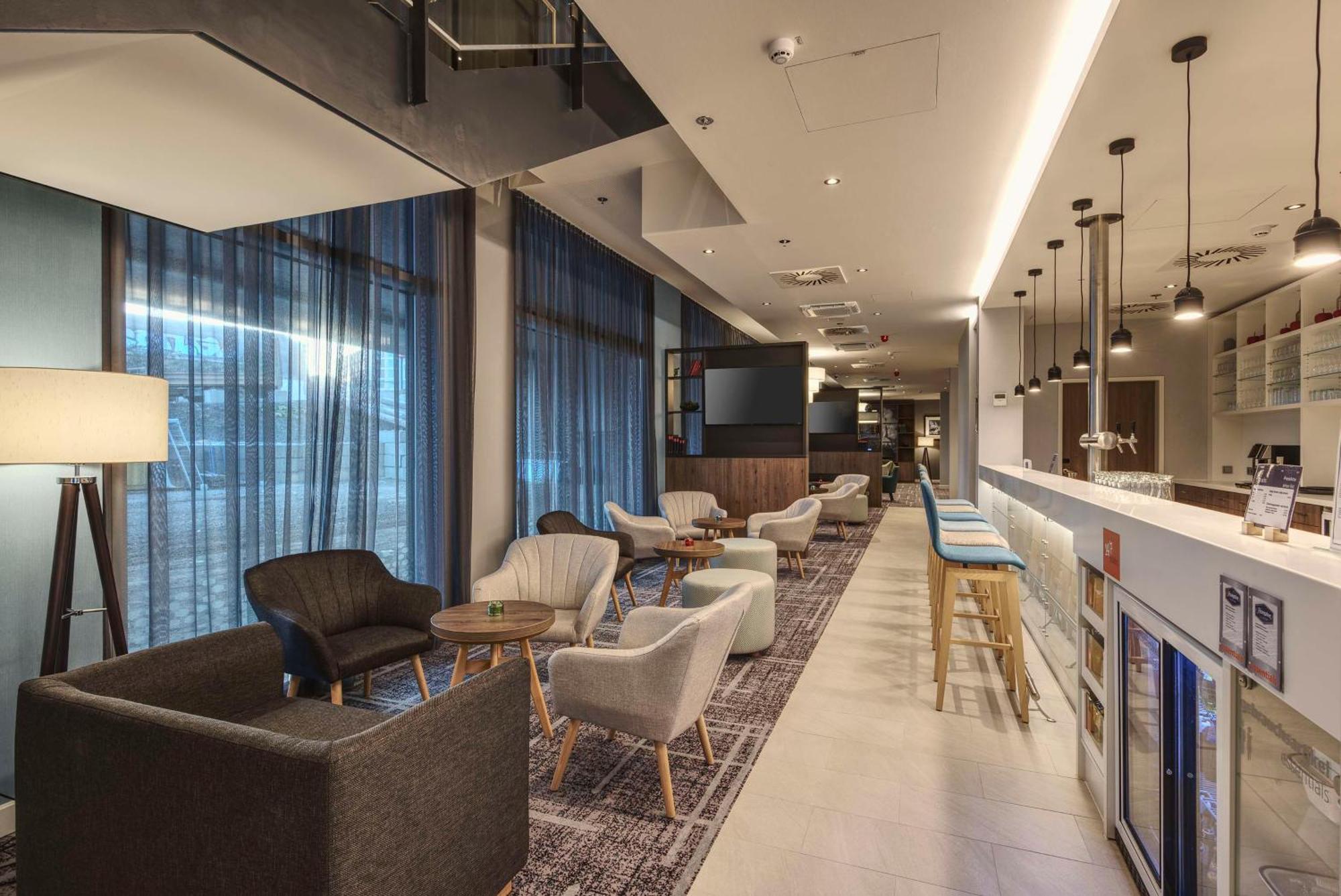 Hampton By Hilton Stuttgart City Centre Exterior foto